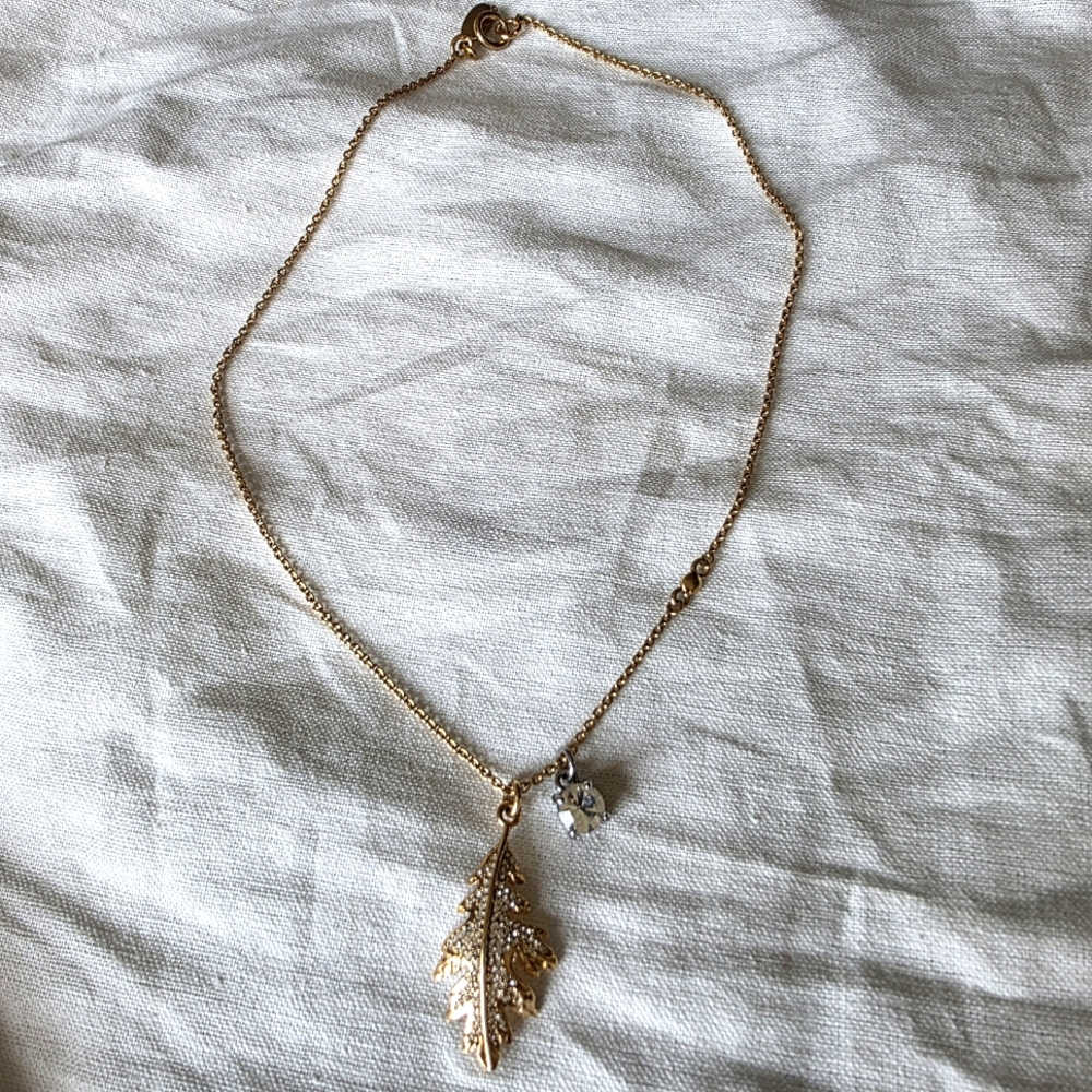 Ann Taylor Elegant Gold Leaf Pendant With Diamond Accents Necklace